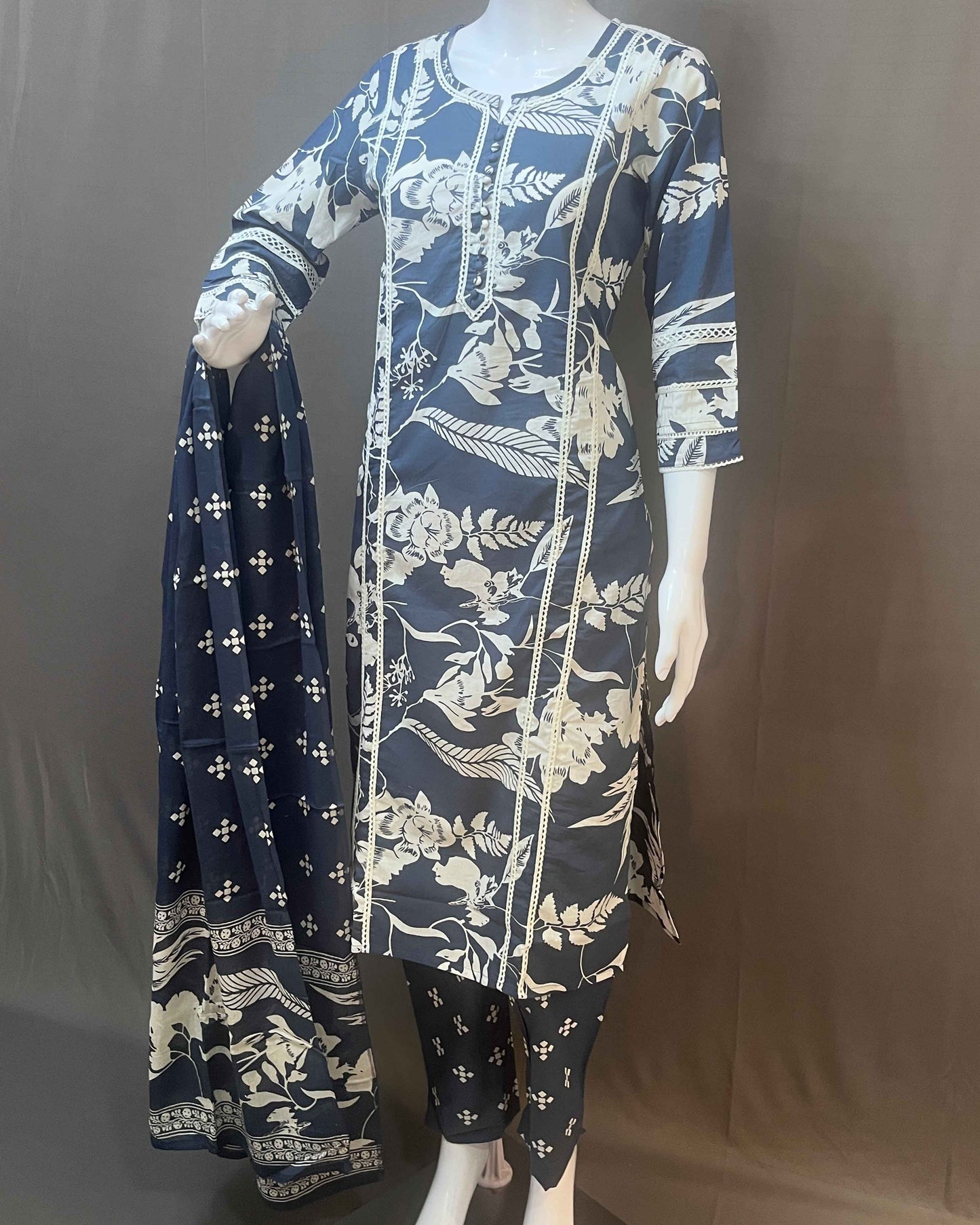 Panel design floral print stitched suit
