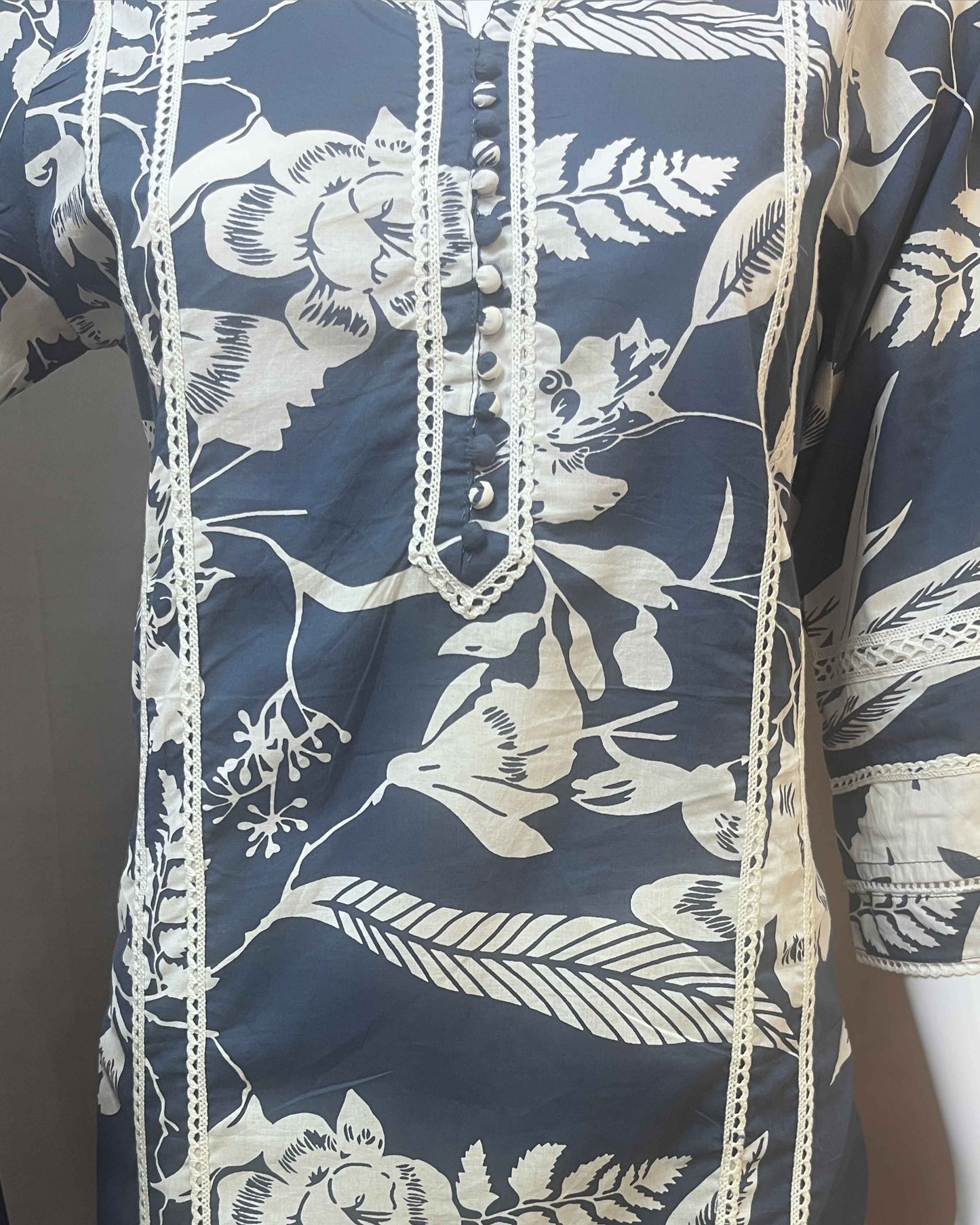 Panel design floral print stitched suit